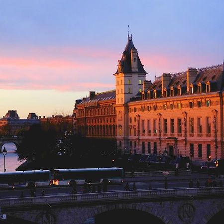 Two Bedroom Luxury Apartment - Balcony With View Of Notre Dame Paris Dış mekan fotoğraf