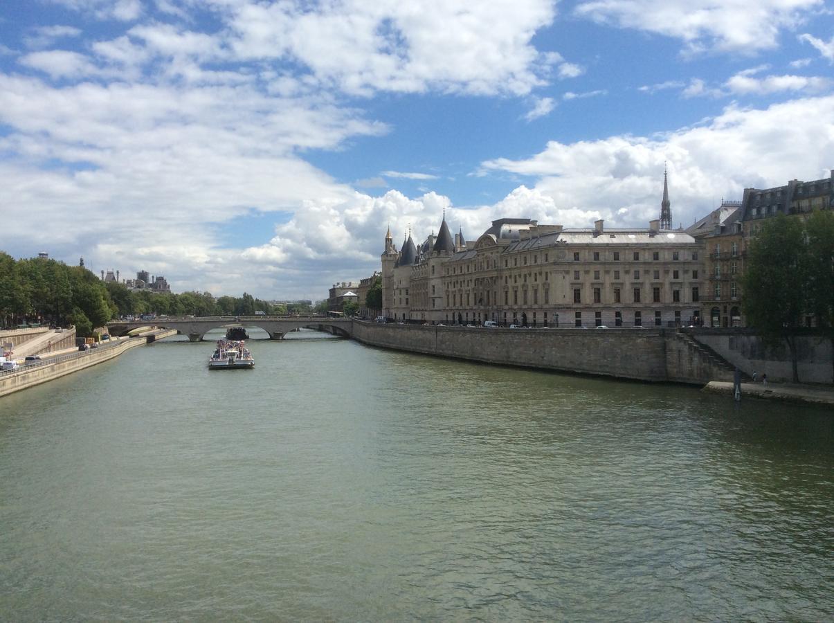 Two Bedroom Luxury Apartment - Balcony With View Of Notre Dame Paris Dış mekan fotoğraf