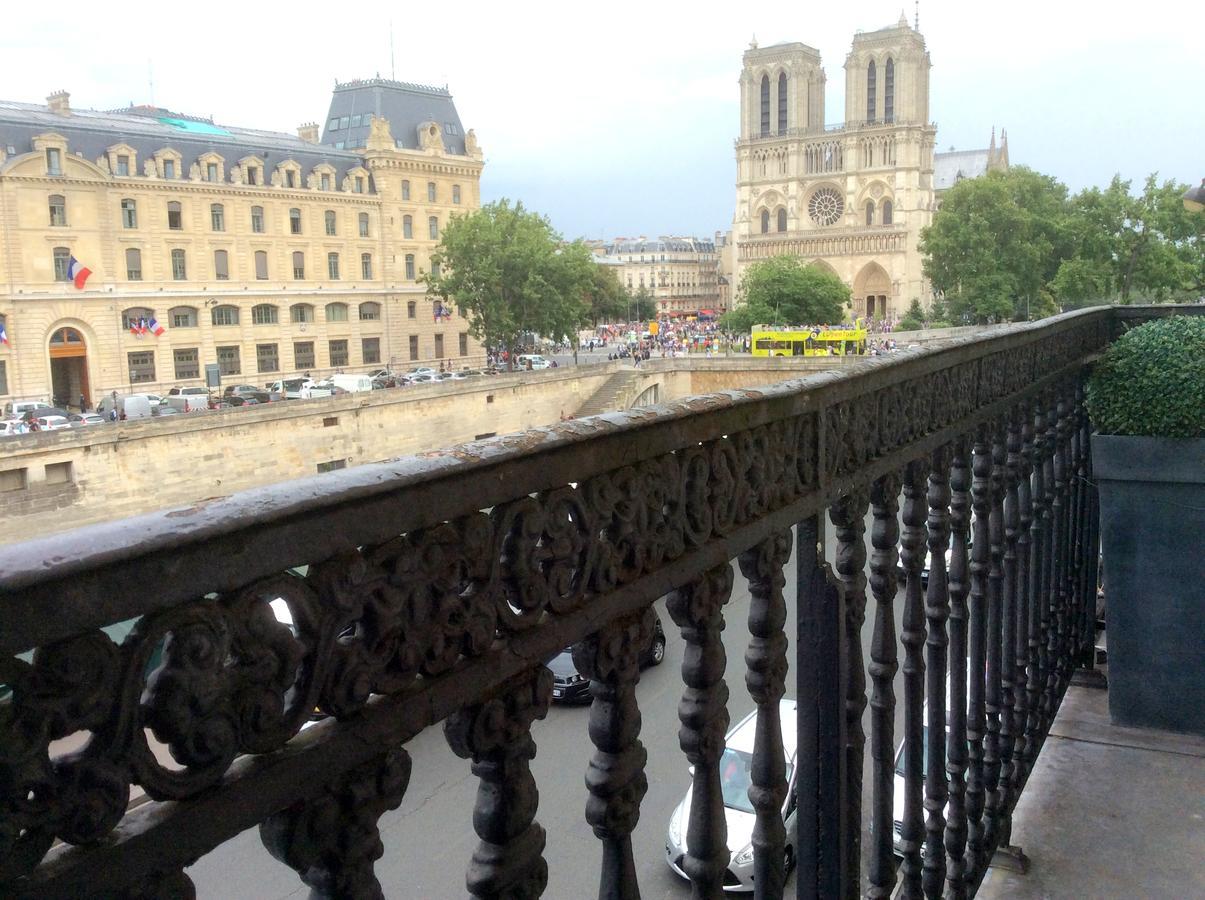 Two Bedroom Luxury Apartment - Balcony With View Of Notre Dame Paris Dış mekan fotoğraf